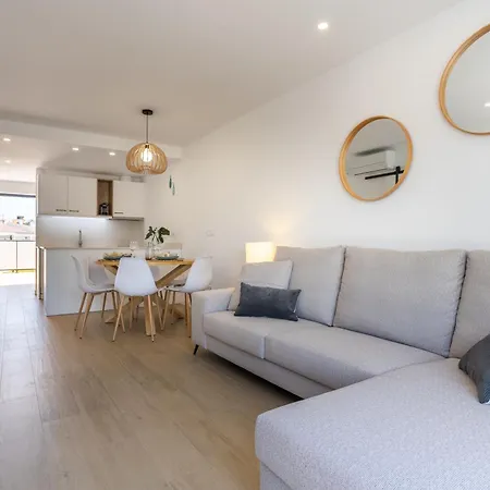 Sunrise House Olivanova, Near Met Apartment *